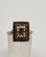 Cargar imagen en el visor de la galería, 1142: Vintage: 9ct Gol Art Deco Style Garnets Geometric Set Ring- Date- Mark 1972