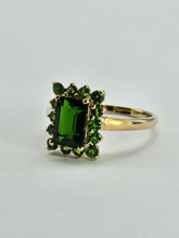Load image into Gallery viewer, 6291 Vintage: 9ct Gold 15 Green Diopside Geometric Set Ring