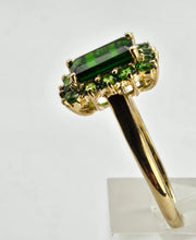 Load image into Gallery viewer, 6291 Vintage: 9ct Gold 15 Green Diopside Geometric Set Ring