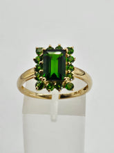 Load image into Gallery viewer, 6291 Vintage: 9ct Gold 15 Green Diopside Geometric Set Ring