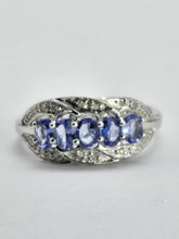 Cargar imagen en el visor de la galería, 0356: Vintage; 9ct White Gold Tanzanites Diamonds Dress Ring- crisp, clean, eye candy