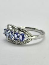 Cargar imagen en el visor de la galería, 0356: Vintage; 9ct White Gold Tanzanites Diamonds Dress Ring- crisp, clean, eye candy