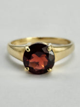 Load image into Gallery viewer, 1293: Vintage: 9ct Gold Round Cut Almandine Garnet Solitaire Ring-