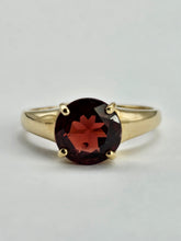 Load image into Gallery viewer, 1293: Vintage: 9ct Gold Round Cut Almandine Garnet Solitaire Ring-