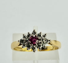 Cargar imagen en el visor de la galería, 1073: Vintage: 18ct Gold Ruby 14 Diamonds Cluster Ring-lovely sparkle