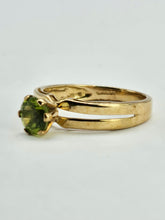 Cargar imagen en el visor de la galería, 1326: Vintage: 9ct Gold Round Cut Green Garnet Ring-lovely cut and colours