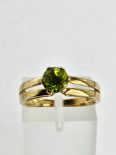 Cargar imagen en el visor de la galería, 1326: Vintage: 9ct Gold Round Cut Green Garnet Ring-lovely cut and colours