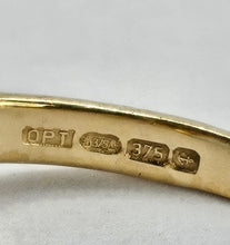 Cargar imagen en el visor de la galería, 0986: Vintage: 9ct Gold Illusion Set Peridot Diamonds Dress Ring- eclectic beauty.