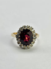 Cargar imagen en el visor de la galería, 0586: Vintage: 18ct Gold Almandine Garnet Diamonds Halo Ring- a beauty,