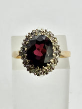 Cargar imagen en el visor de la galería, 0586: Vintage: 18ct Gold Almandine Garnet Diamonds Halo Ring- a beauty,