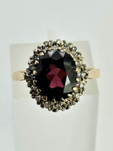 Cargar imagen en el visor de la galería, 0586: Vintage: 18ct Gold Almandine Garnet Diamonds Halo Ring- a beauty,