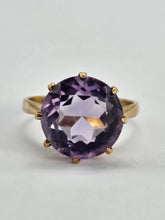 Cargar imagen en el visor de la galería, 0971: Vintage & Old: 9ct Gold Round Cut Amethyst Solitaire Ring- mature hues.
