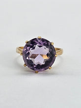 Cargar imagen en el visor de la galería, 0971: Vintage & Old: 9ct Gold Round Cut Amethyst Solitaire Ring- mature hues.