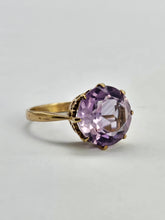 Cargar imagen en el visor de la galería, 0971: Vintage & Old: 9ct Gold Round Cut Amethyst Solitaire Ring- mature hues.