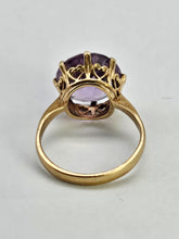 Cargar imagen en el visor de la galería, 0971: Vintage & Old: 9ct Gold Round Cut Amethyst Solitaire Ring- mature hues.