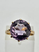 Cargar imagen en el visor de la galería, 0971: Vintage & Old: 9ct Gold Round Cut Amethyst Solitaire Ring- mature hues.
