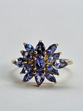 Load image into Gallery viewer, 1065: Vintage: 9ct Gold Violet Blue Tanzanites Flower Cluster Ring