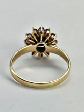 Cargar imagen en el visor de la galería, 0047: Vintage: Exquisite 14ct Gold Star Sapphire 12 Rubies Flower Head Ring- striking symmetry