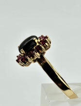 Cargar imagen en el visor de la galería, 0047: Vintage: Exquisite 14ct Gold Star Sapphire 12 Rubies Flower Head Ring- striking symmetry
