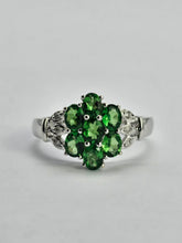 Cargar imagen en el visor de la galería, 1247: Vintage: 9ct White Gold 7 Emeralds 6 Diamonds Geometric Cluster Ring- eye candy