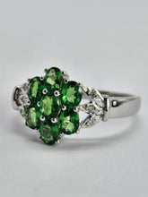 Cargar imagen en el visor de la galería, 1247: Vintage: 9ct White Gold 7 Emeralds 6 Diamonds Geometric Cluster Ring- eye candy