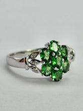 Cargar imagen en el visor de la galería, 1247: Vintage: 9ct White Gold 7 Emeralds 6 Diamonds Geometric Cluster Ring- eye candy