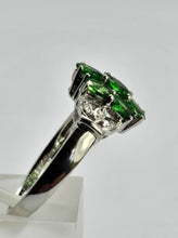 Cargar imagen en el visor de la galería, 1247: Vintage: 9ct White Gold 7 Emeralds 6 Diamonds Geometric Cluster Ring- eye candy