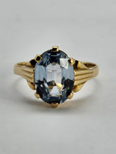 Cargar imagen en el visor de la galería, 0931: Vintage: 18ct Gold Blue Aquamarine Solitaire Ring- LUSH!