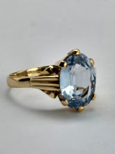Cargar imagen en el visor de la galería, 0931: Vintage: 18ct Gold Blue Aquamarine Solitaire Ring- LUSH!