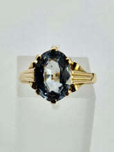 Cargar imagen en el visor de la galería, 0931: Vintage: 18ct Gold Blue Aquamarine Solitaire Ring- LUSH!