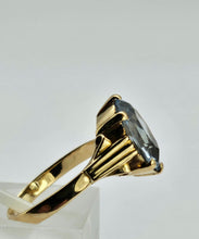 Cargar imagen en el visor de la galería, 0931: Vintage: 18ct Gold Blue Aquamarine Solitaire Ring- LUSH!