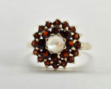 Cargar imagen en el visor de la galería, 0985: Vintage: Rare: 9ct Gold Moonstone 24 Garnets Cluster Ring- Date-Mark 1974