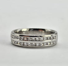Cargar imagen en el visor de la galería, 1059: Vintage: 18ct White Gold Diamonds Stacker/Dress Ring- crisp, clean , eye candy