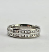 Cargar imagen en el visor de la galería, 1059: Vintage: 18ct White Gold Diamonds Stacker/Dress Ring- crisp, clean , eye candy