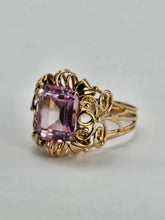 Cargar imagen en el visor de la galería, 0778: Vintage: 14ct Gold Large Emerald Cut Pink Sapphire Cocktail Ring- Pink statement,