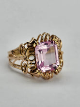 Cargar imagen en el visor de la galería, 0778: Vintage: 14ct Gold Large Emerald Cut Pink Sapphire Cocktail Ring- Pink statement,