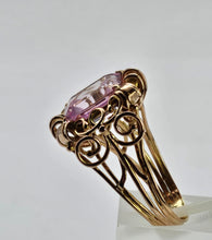 Cargar imagen en el visor de la galería, 0778: Vintage: 14ct Gold Large Emerald Cut Pink Sapphire Cocktail Ring- Pink statement,