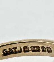 Cargar imagen en el visor de la galería, 0932: Vintage: 9ct Gold Garnet Signet Ring- classic in fine condition