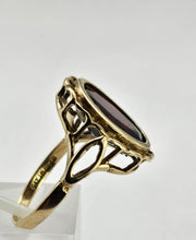 Cargar imagen en el visor de la galería, 0932: Vintage: 9ct Gold Garnet Signet Ring- classic in fine condition