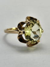 Cargar imagen en el visor de la galería, 0979: Vintage: 9ct Gold Yellow Citrine Solitaire Ring- mature hues, lovely colours