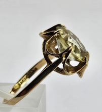 Cargar imagen en el visor de la galería, 0979: Vintage: 9ct Gold Yellow Citrine Solitaire Ring- mature hues, lovely colours