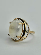 Cargar imagen en el visor de la galería, 1001: Vintage; 9ct Gold Cabochon White Moonstone Solitaire Ring- LUSH
