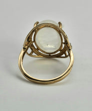 Cargar imagen en el visor de la galería, 1001: Vintage; 9ct Gold Cabochon White Moonstone Solitaire Ring- LUSH
