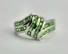 Cargar imagen en el visor de la galería, 1250: Vintage: 9ct White Gold 28 Emeralds Cocktail Ring- eye candy