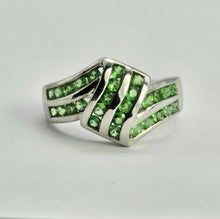 Cargar imagen en el visor de la galería, 1250: Vintage: 9ct White Gold 28 Emeralds Cocktail Ring- eye candy