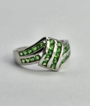 Cargar imagen en el visor de la galería, 1250: Vintage: 9ct White Gold 28 Emeralds Cocktail Ring- eye candy