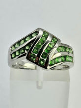 Cargar imagen en el visor de la galería, 1250: Vintage: 9ct White Gold 28 Emeralds Cocktail Ring- eye candy