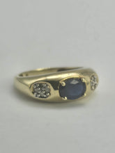 Cargar imagen en el visor de la galería, 1119: Vintage; 9ct Gold Blue Sapphire Diamonds Ring- hallmarked in London