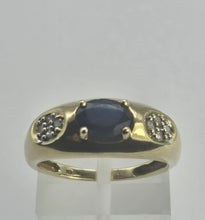 Cargar imagen en el visor de la galería, 1119: Vintage; 9ct Gold Blue Sapphire Diamonds Ring- hallmarked in London