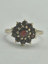 Cargar imagen en el visor de la galería, 1125: Vintage; 9ct Gold 11 Garnets Flower Head Cluster Ring- Date-Mark 1970 